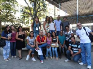 PIBID UFF Campos: ao centro, Carlos Eugênio Lemos com futuros docentes